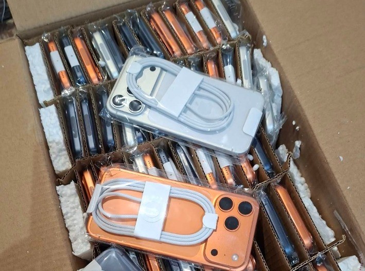 Spriječeno krijumčarenje telefona vrijednih 2,6 miliona evra na Aerodromu Podgorica